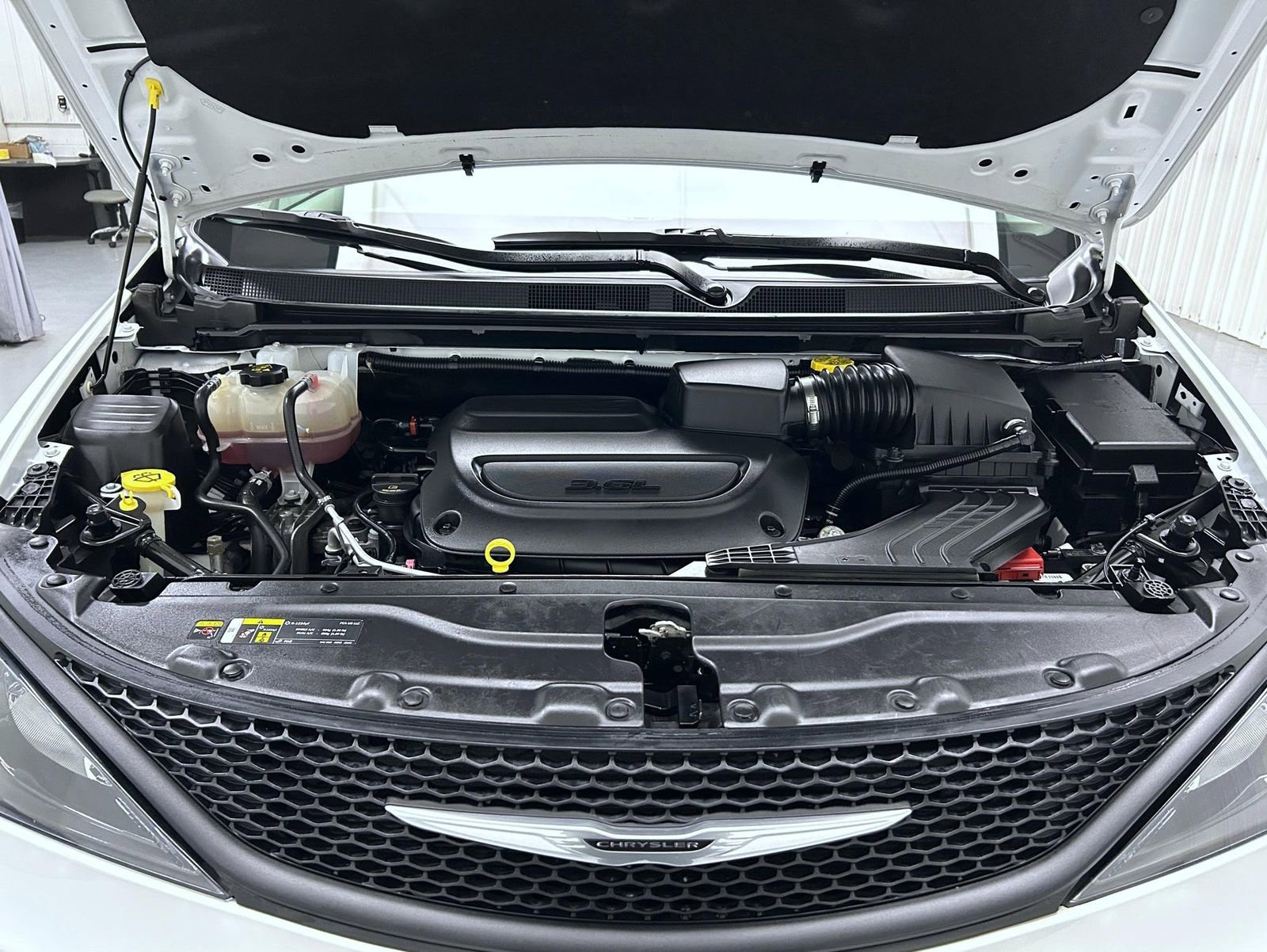 Used 2023 Chrysler Voyager LX image 23