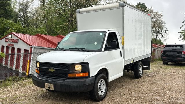 Used 2017 Chevrolet Express 3500 RWD image 3