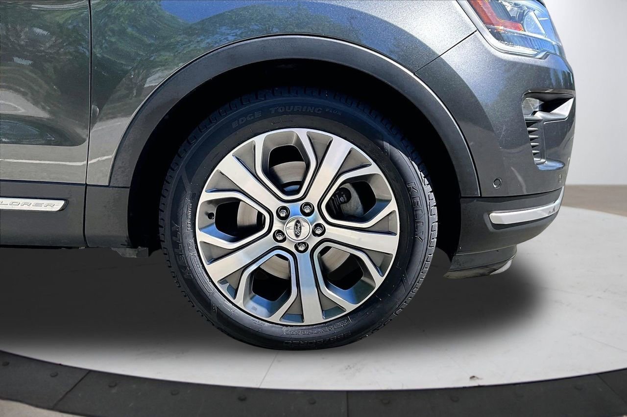 Used 2018 Ford Explorer Platinum AWD/4WD image 35
