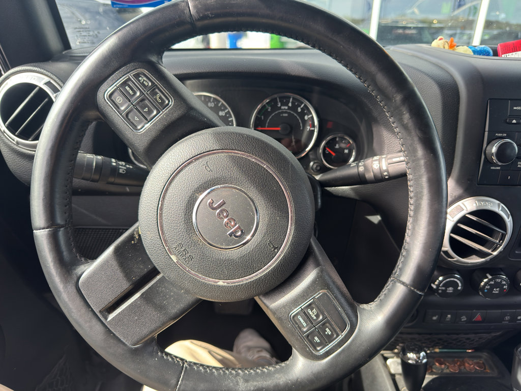 Used 2015 Jeep Wrangler Unlimited Sahara w/ Dual Top Group AWD/4WD image 9