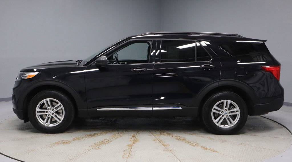 Certified 2022 Ford Explorer XLT w/ Equipment Group 202A image 9