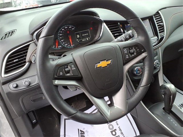 Used 2022 Chevrolet Trax LT w/ Driver Confidence Package image 9