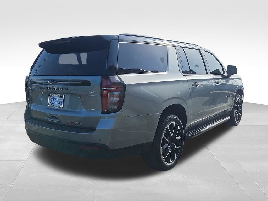 Used 2024 Chevrolet Suburban RST w/ Luxury Package AWD/4WD image 4