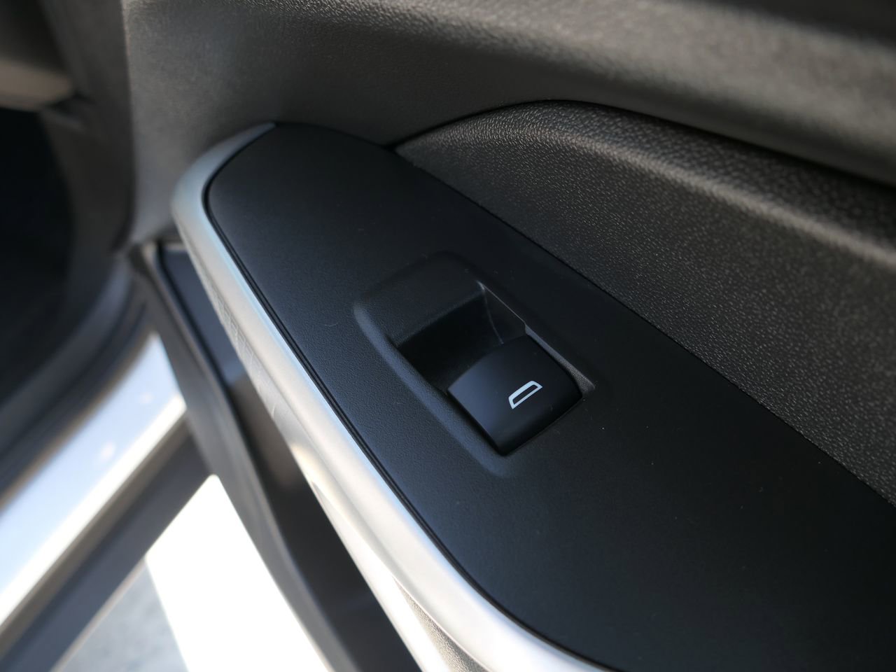 Used 2024 Chevrolet Trax RS w/ Driver Confidence Package image 26