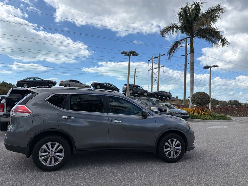 Used 2016 Nissan Rogue SV image 5
