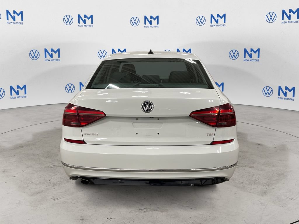 Used 2018 Volkswagen Passat 2.0T R-Line FWD image 4