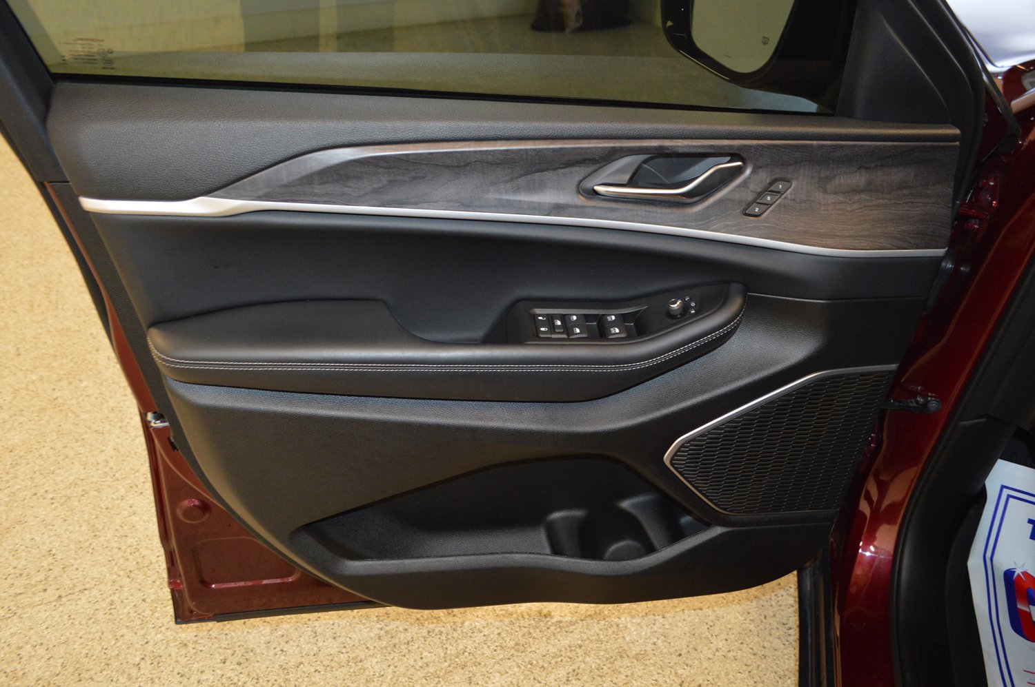 Used 2025 Jeep Grand Cherokee Limited w/ Black Appearance Package image 14