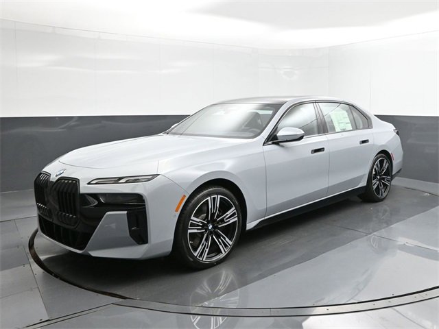 New 2025 BMW 740i w/ Premium Package