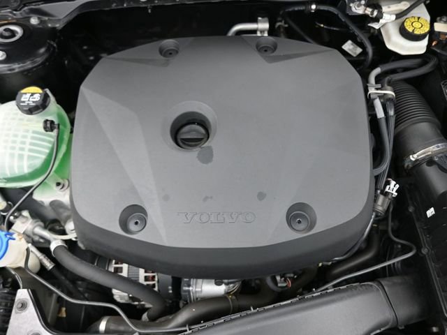 Used 2020 Volvo XC40 T5 Momentum w/ Protection Package Premier image 31