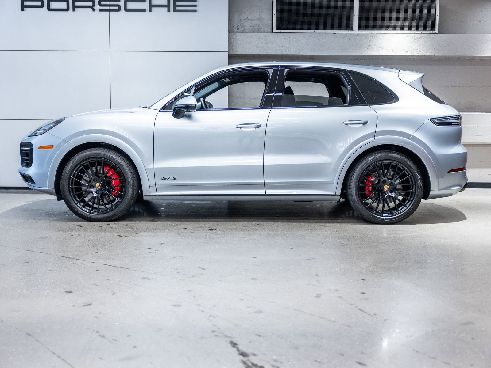 Certified 2023 Porsche Cayenne GTS AWD/4WD image 2
