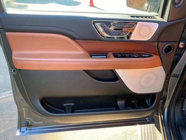 Used 2021 Lincoln Navigator Reserve w/ Luxury Package AWD/4WD image 12