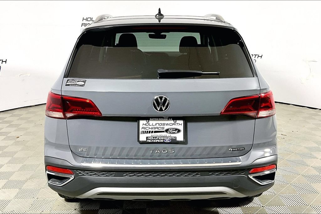Used 2024 Volkswagen Taos SE w/ Panoramic Sunroof Package AWD/4WD image 4