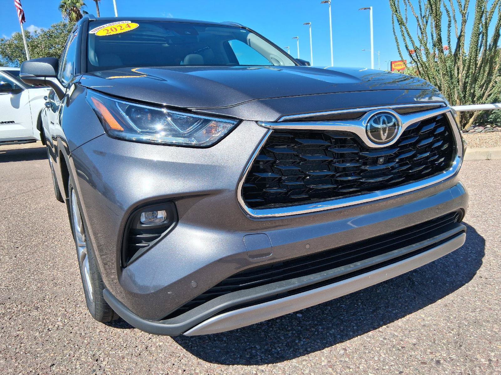 Certified 2024 Toyota Highlander Platinum AWD/4WD image 16