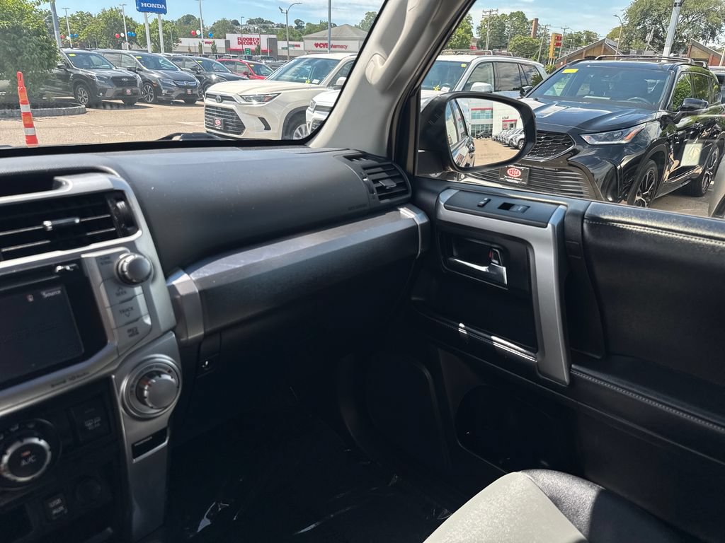 Used 2017 Toyota 4Runner SR5 Premium AWD/4WD image 29