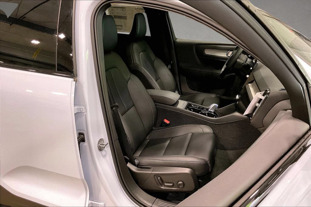 New 2026 Volvo XC40 B5 Plus w/ Protection Package Premier AWD/4WD image 10