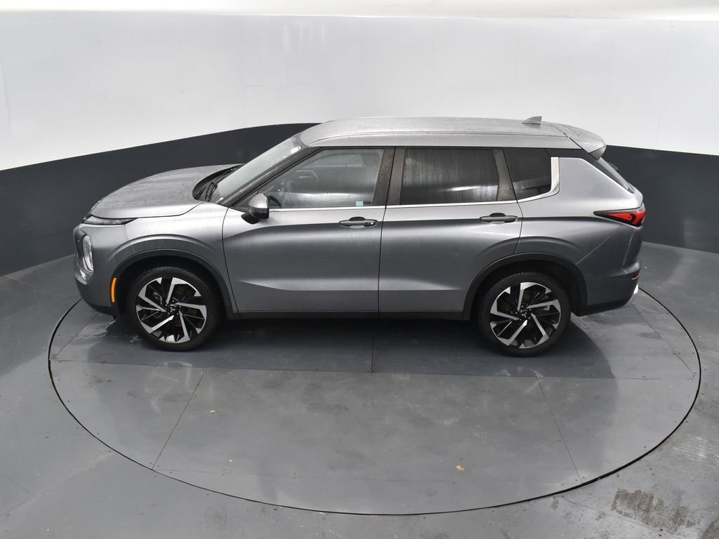 Used 2022 Mitsubishi Outlander SE image 47