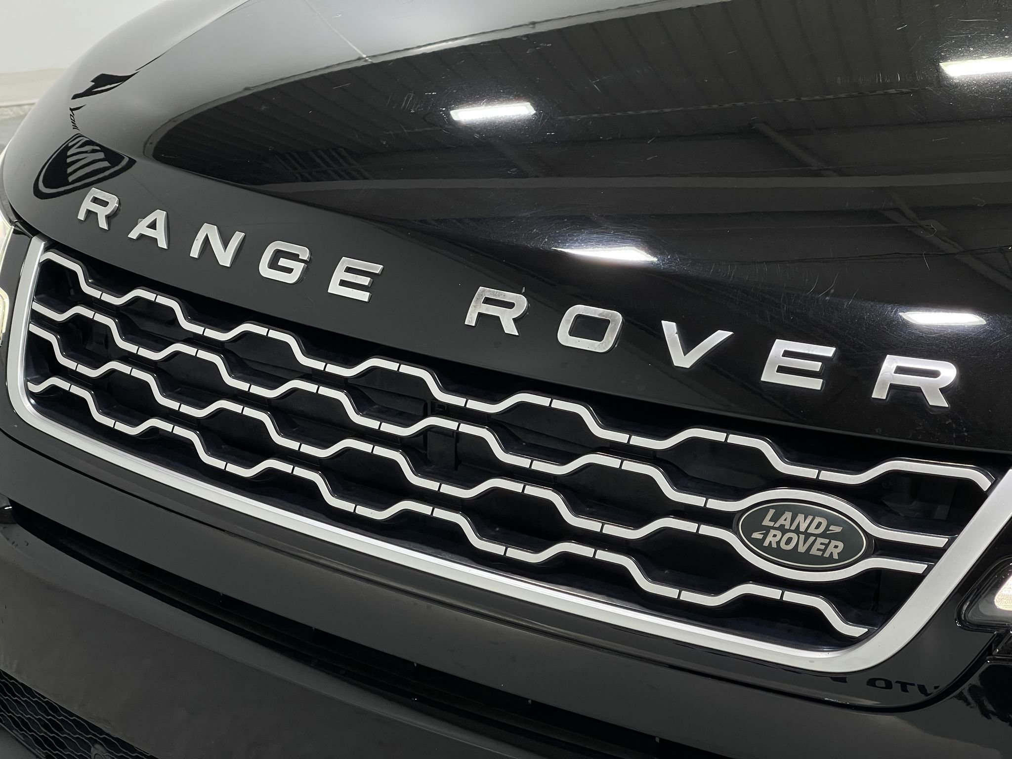 Used 2020 Land Rover Range Rover Evoque SE AWD/4WD image 38