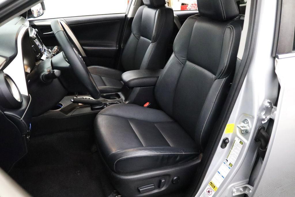 Used 2014 Toyota RAV4 Limited w/ Technology Package image 2