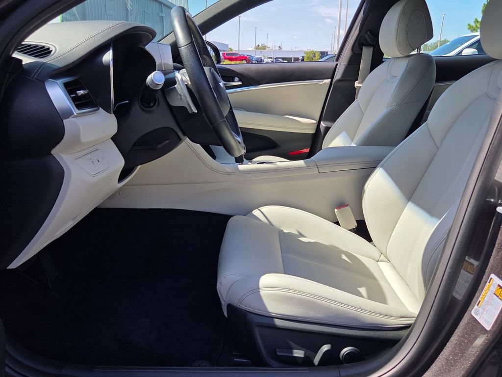 Used 2025 Genesis G70 2.5T RWD image 10