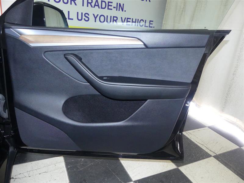 Used 2023 Tesla Model Y Long Range image 23