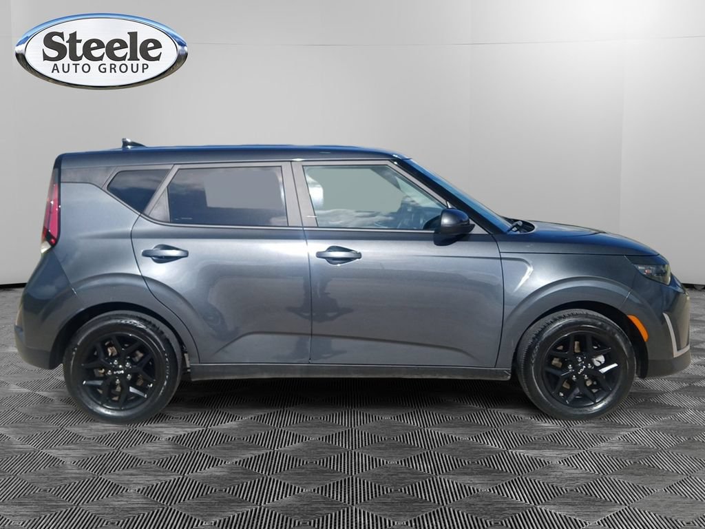 Used 2023 Kia Soul LX w/ LX Technology Package FWD image 4