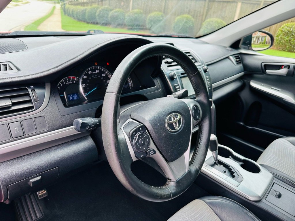 Used 2014 Toyota Camry SE image 10