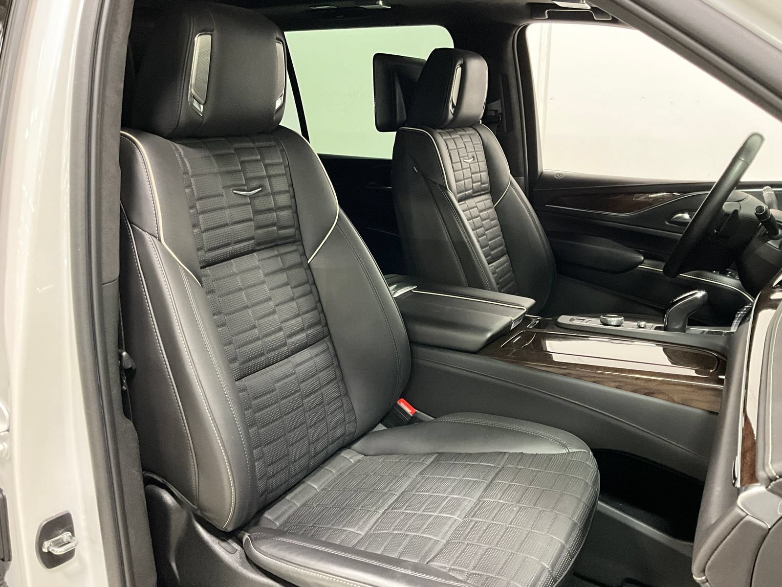 Used 2022 Cadillac Escalade ESV Premium Luxury Platinum w/ Heavy-Duty Trailer Package AWD/4WD image 9
