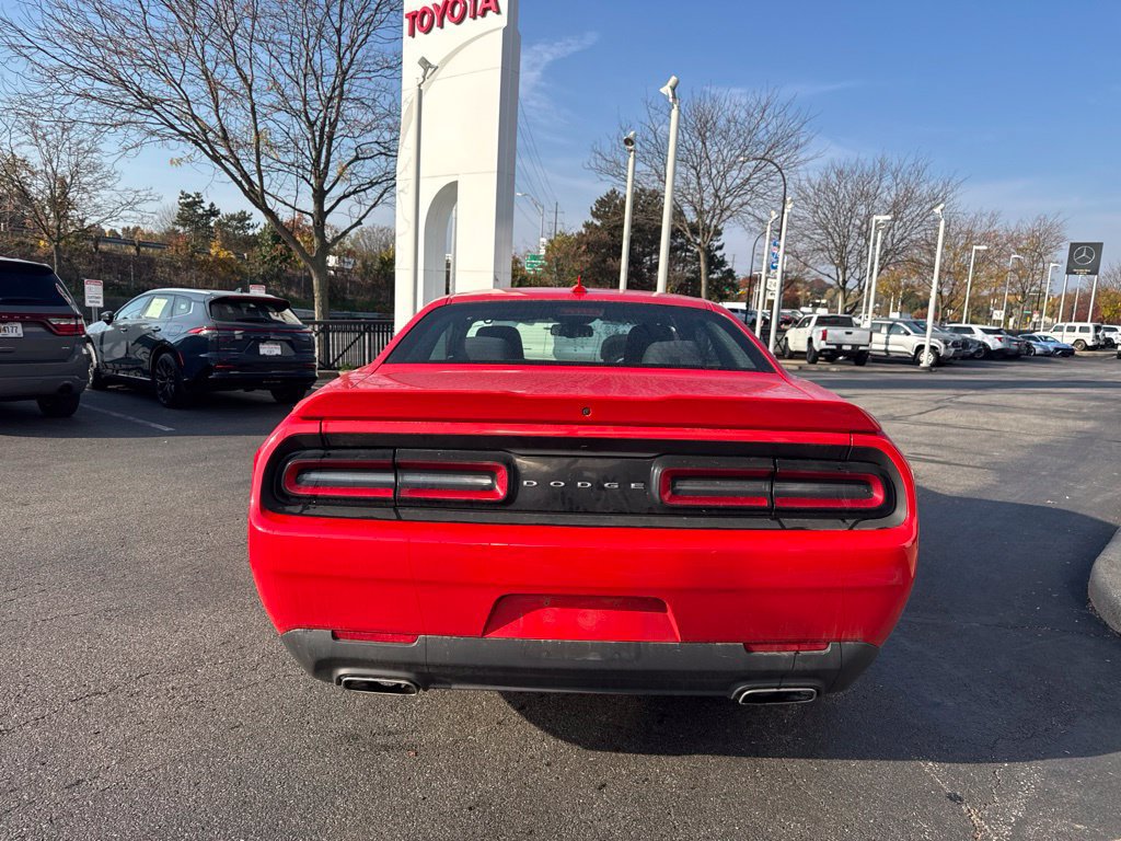 Used 2019 Dodge Challenger SXT RWD image 4