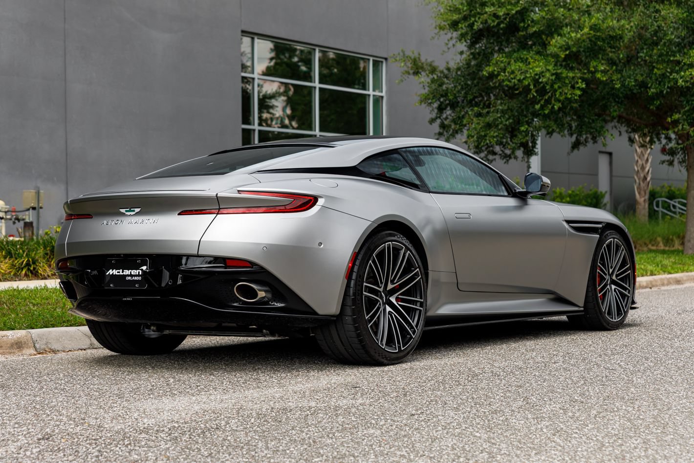 Used 2024 Aston Martin DB12 Coupe RWD image 9