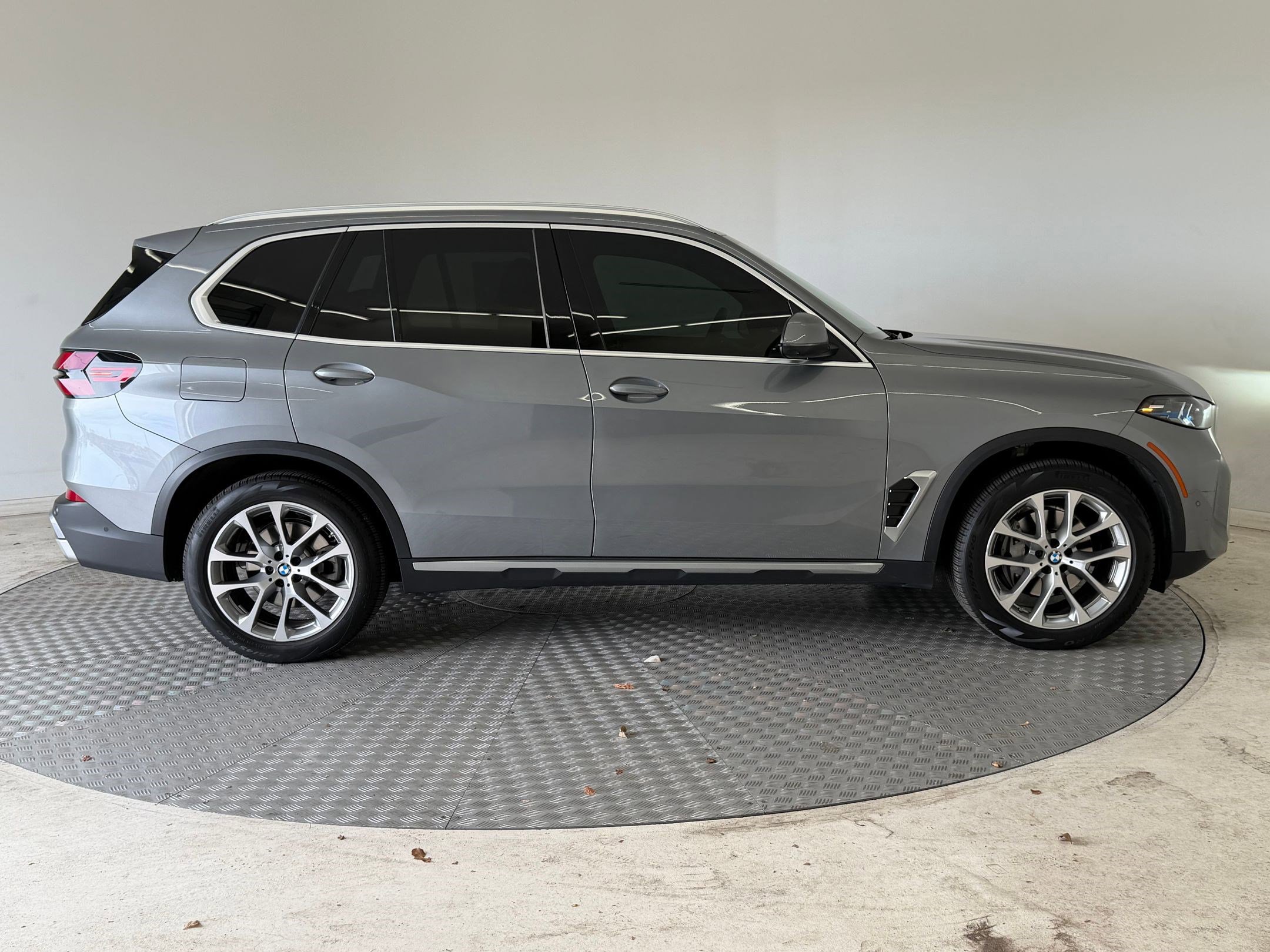 Certified 2024 BMW X5 xDrive40i w/ Premium Package image 8