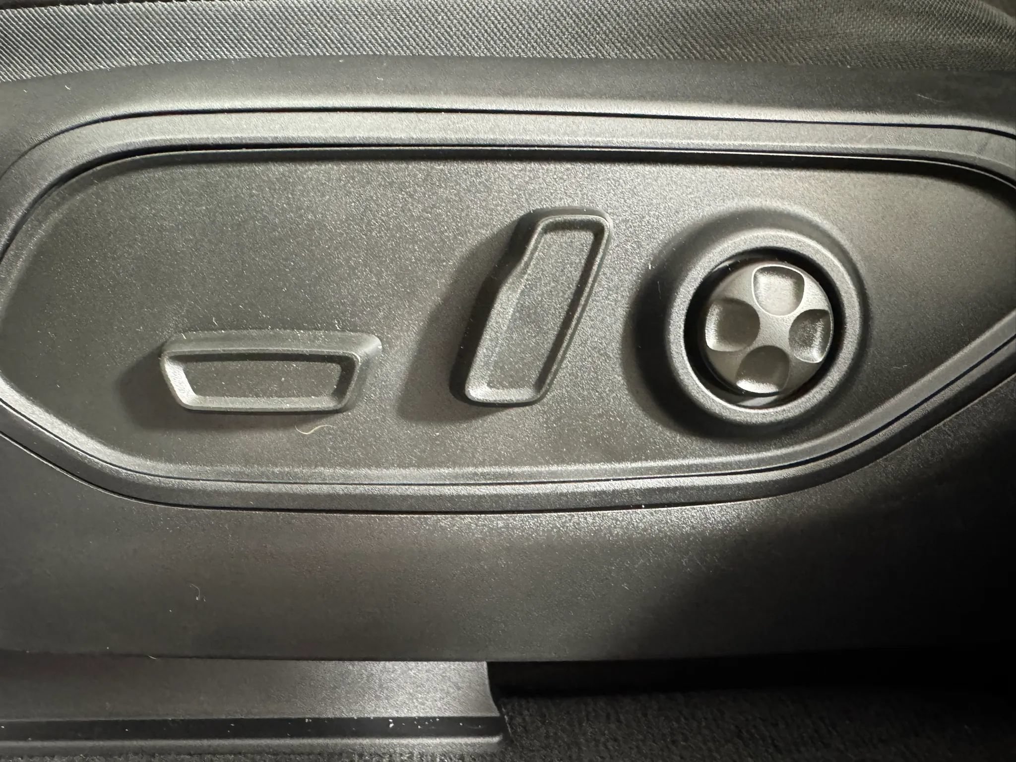 Used 2023 Jeep Grand Cherokee L Laredo AWD/4WD image 34