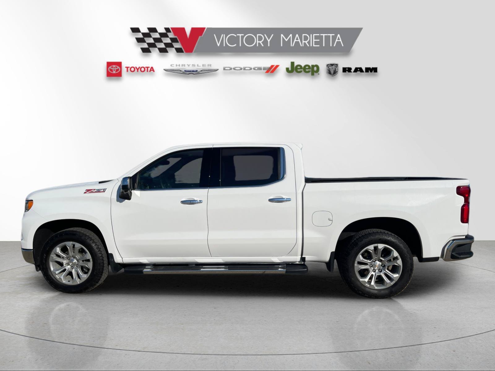 Used 2024 Chevrolet Silverado 1500 LTZ AWD/4WD image 2