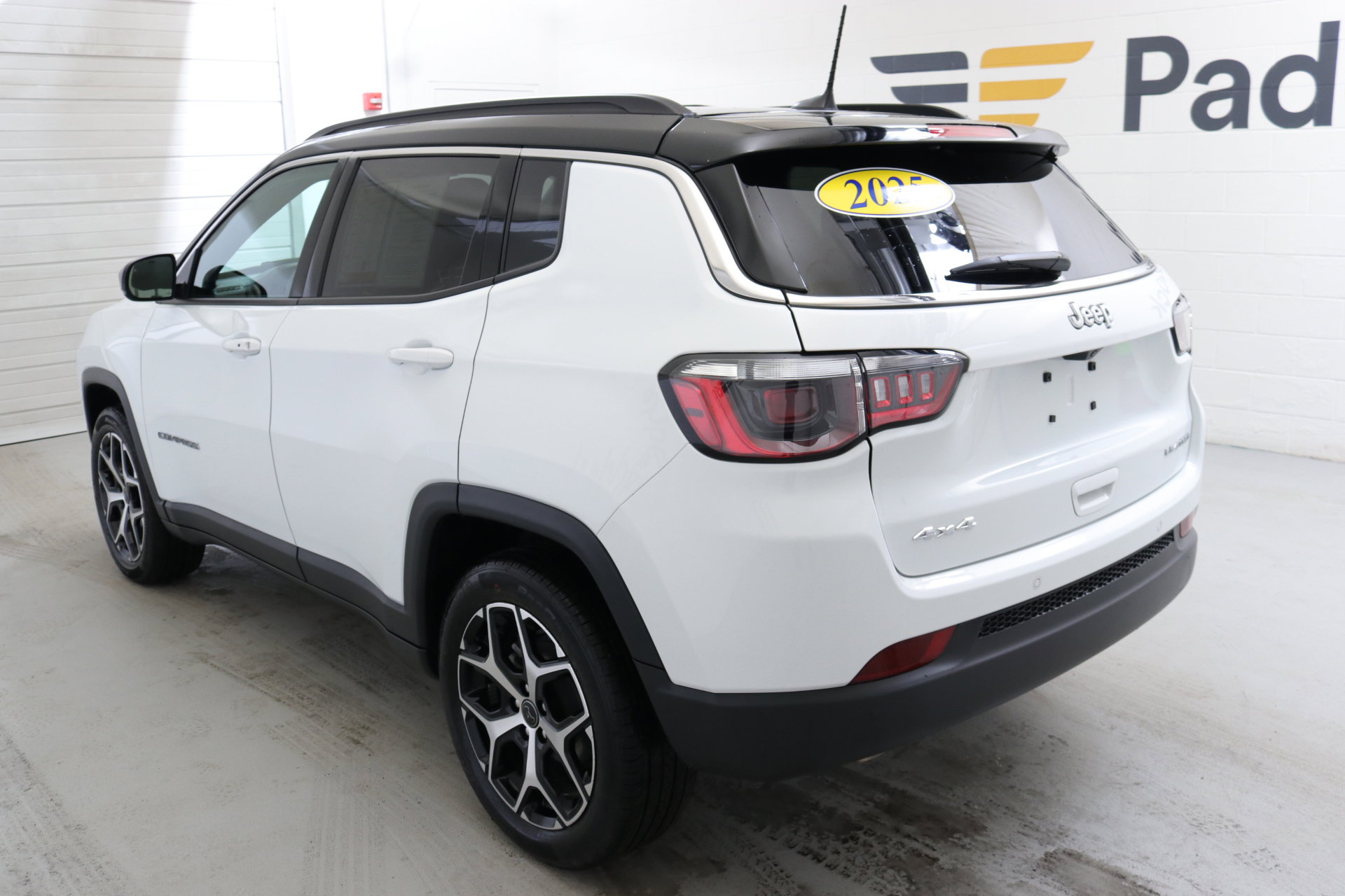 Used 2025 Jeep Compass Limited image 7
