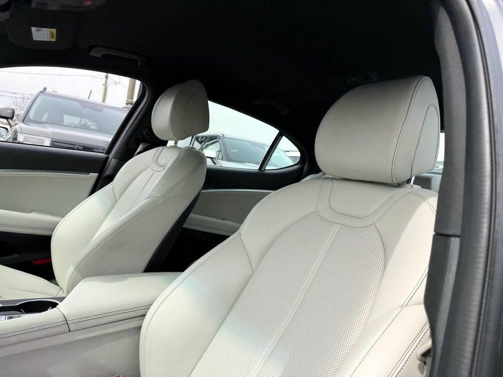 Certified 2025 Genesis G70 2.5T image 8