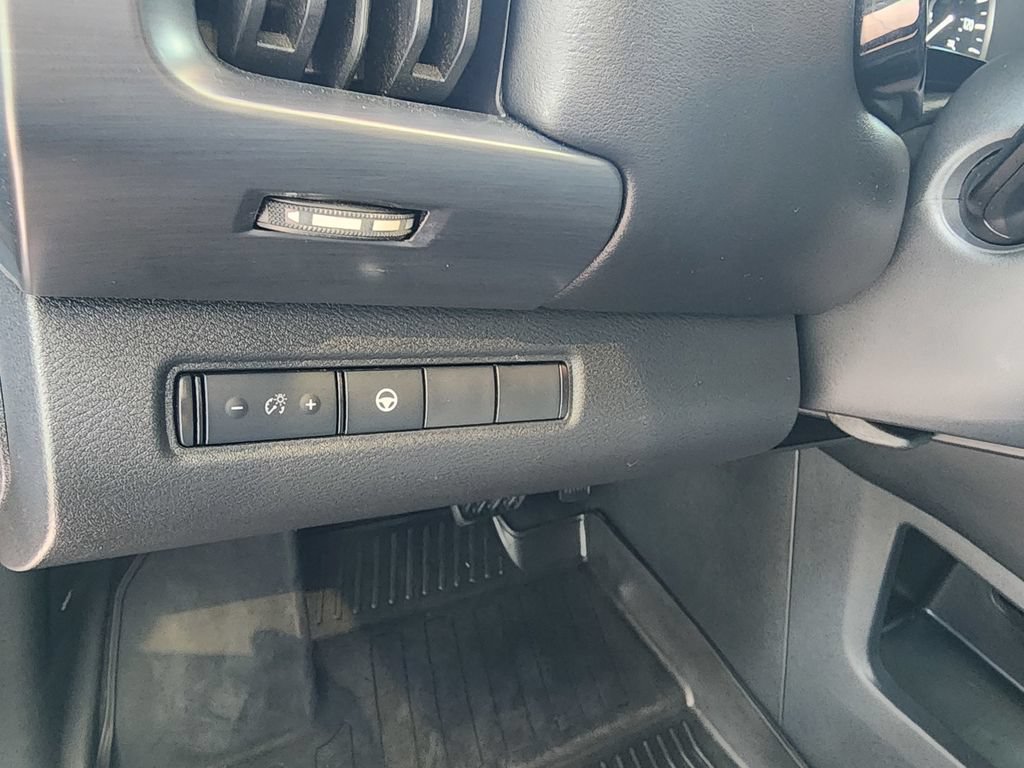 Used 2023 Nissan Pathfinder Rock Creek AWD/4WD image 18