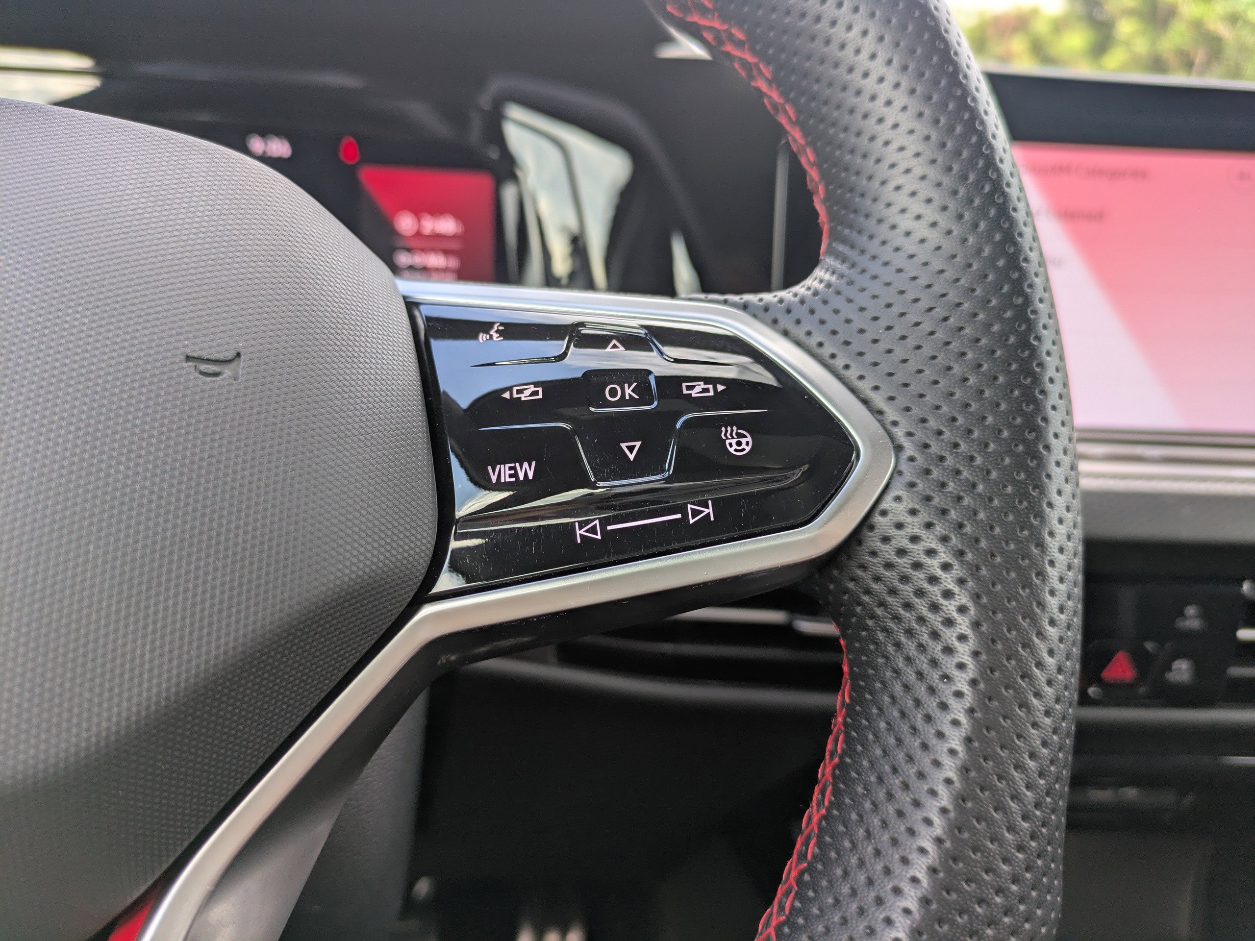 Certified 2023 Volkswagen GTI SE FWD image 28