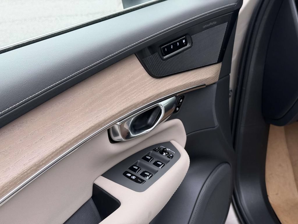 New 2026 Volvo XC90 T8 Plus w/ Protection Package AWD/4WD image 17