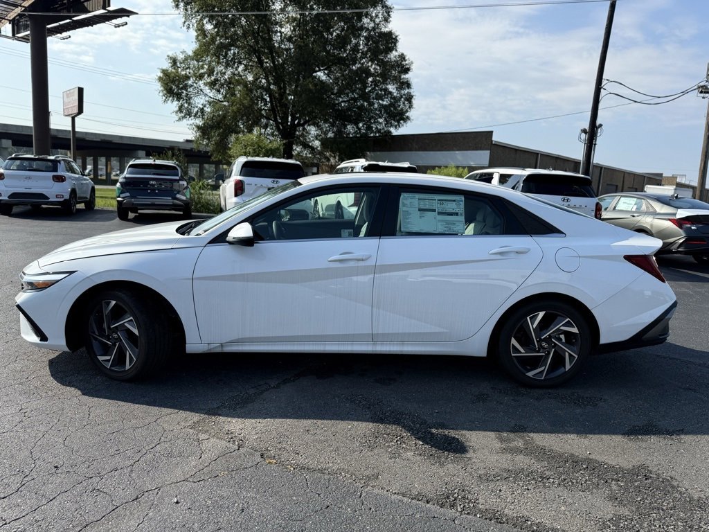 New 2025 Hyundai Elantra Limited image 4