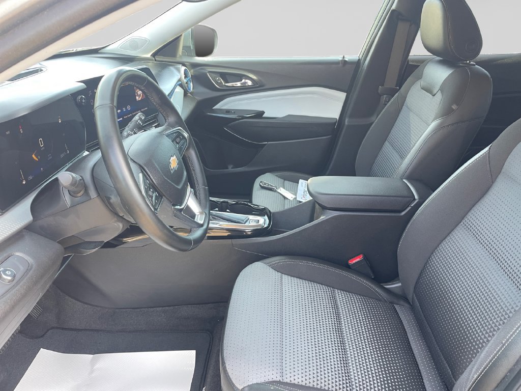 Used 2025 Chevrolet Trax LT w/ Driver Confidence Package FWD image 20