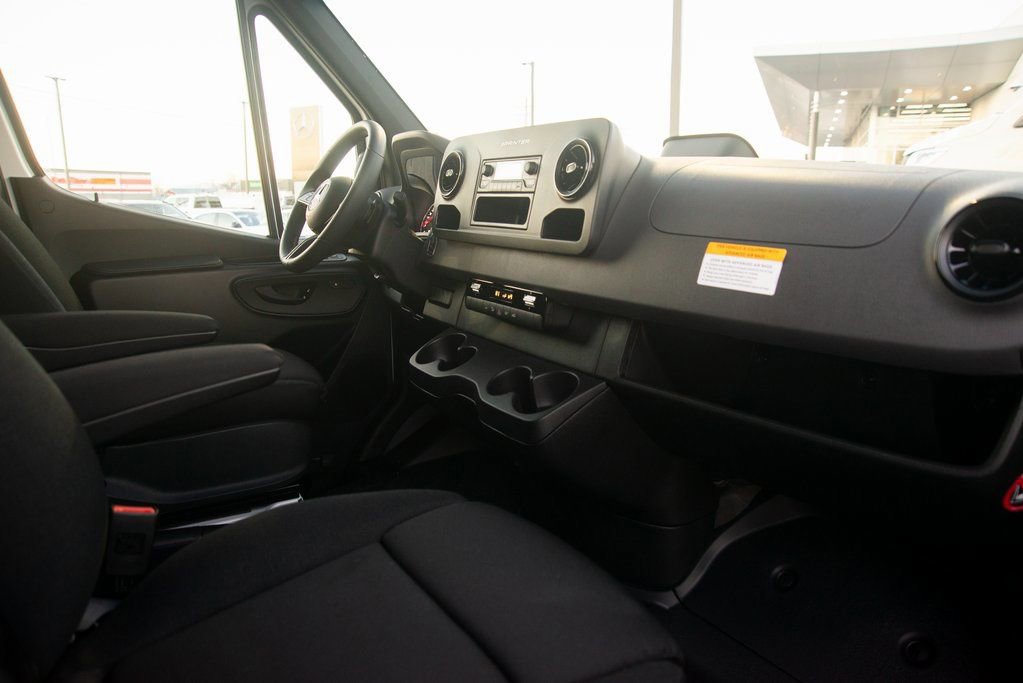 Used 2025 Mercedes-Benz Sprinter 2500 image 32