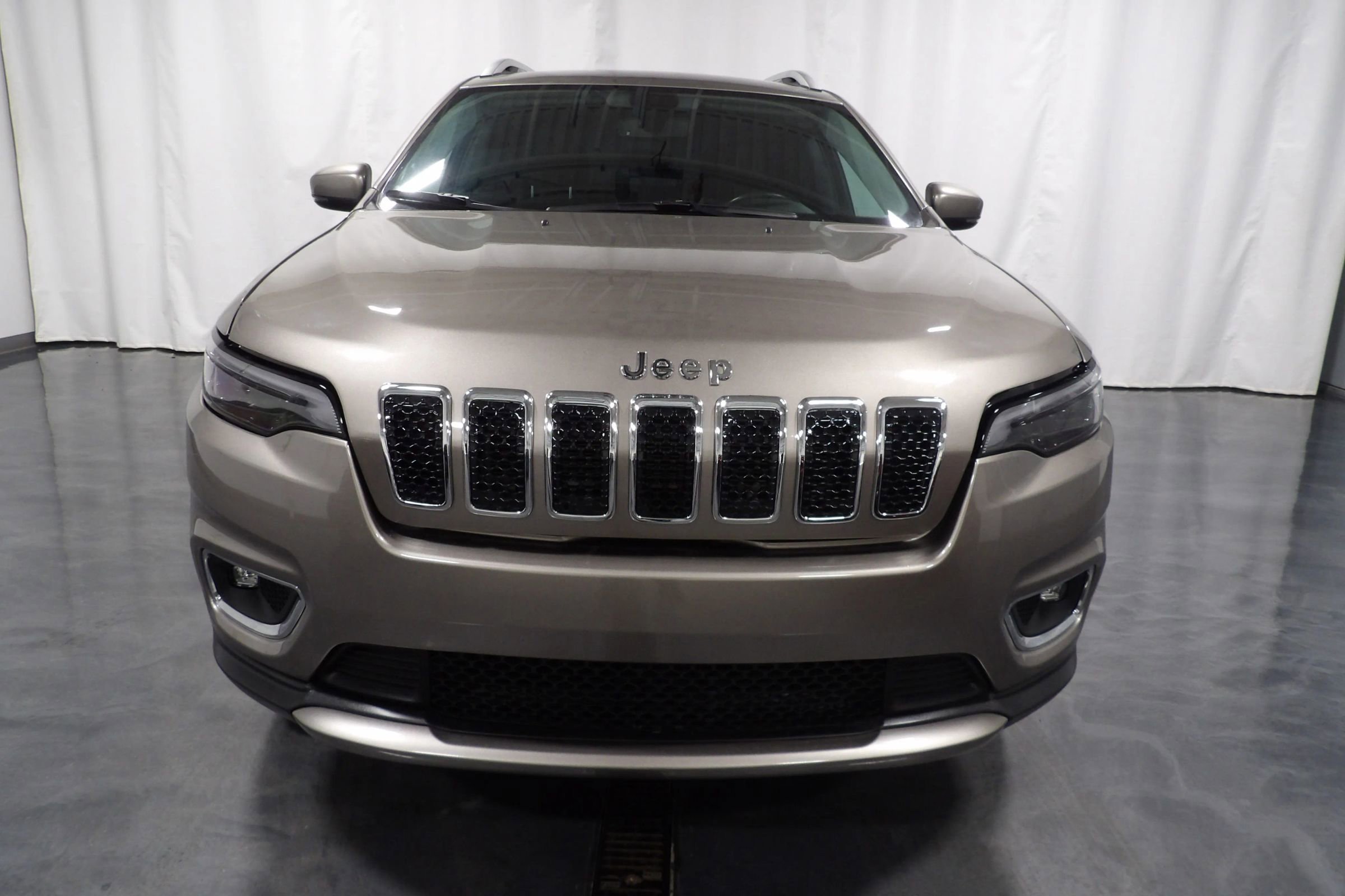 Used 2019 Jeep Cherokee Limited image 2