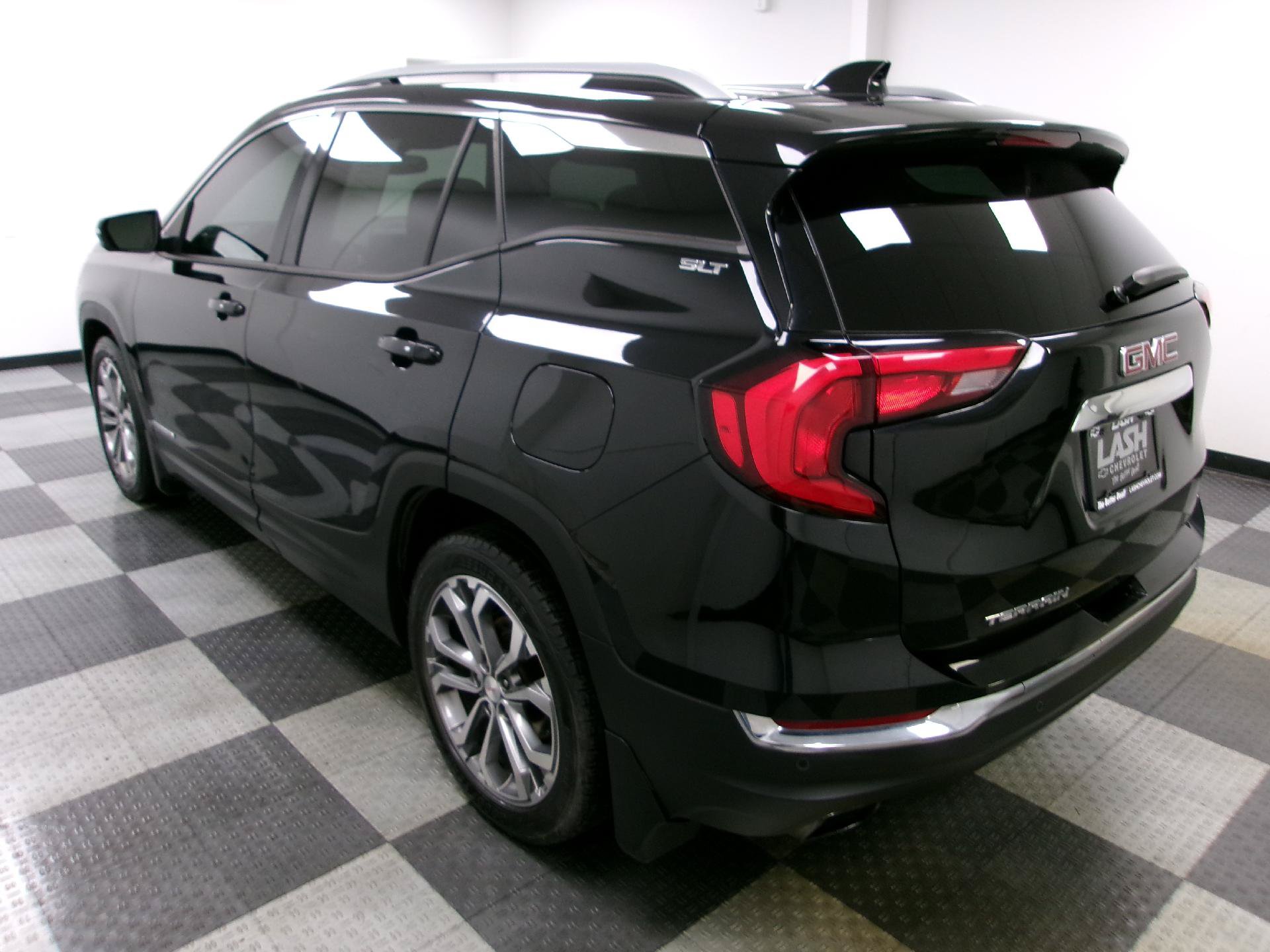 Used 2018 GMC Terrain SLT w/ Preferred Package FWD image 2