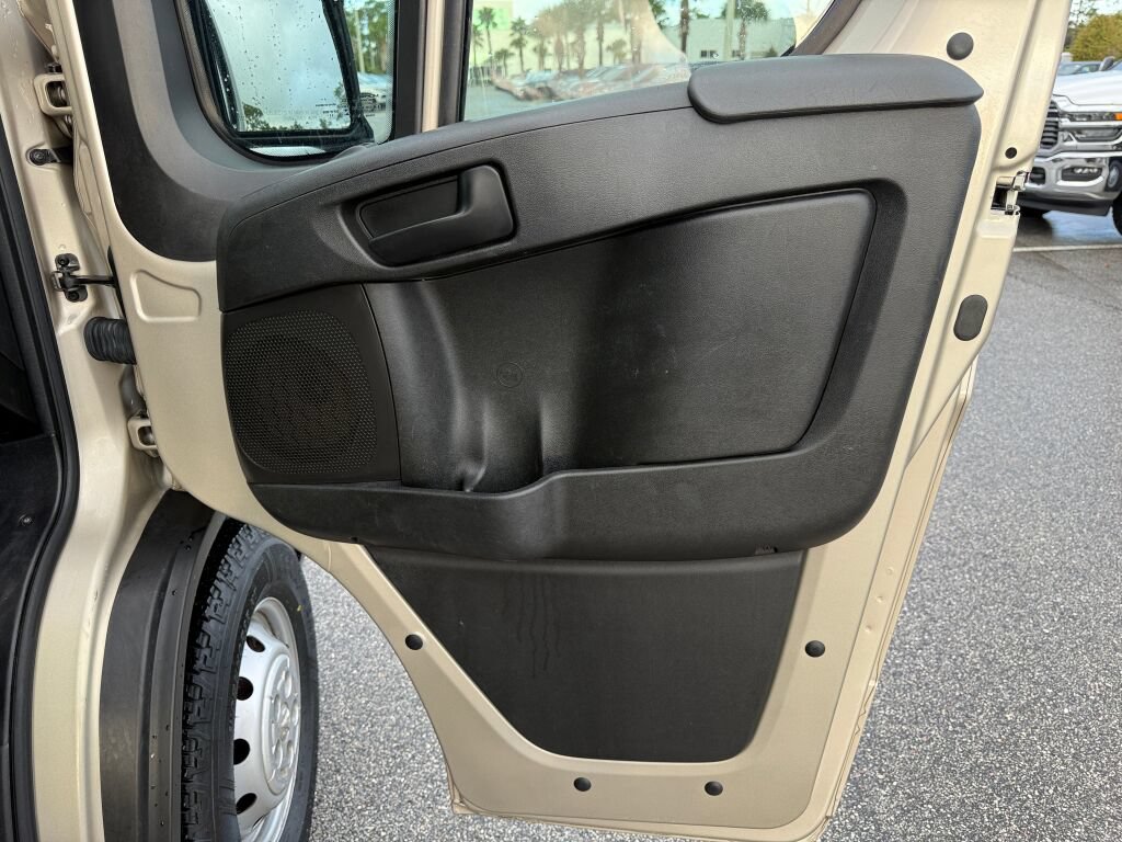 Used 2023 RAM ProMaster 2500 w/ Convenience Group FWD image 9