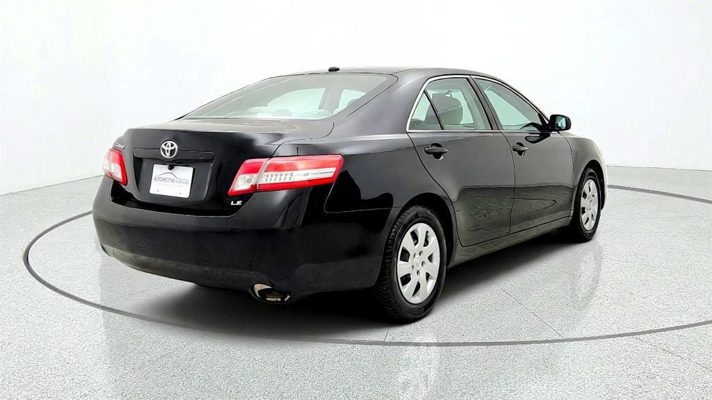 Used 2010 Toyota Camry LE FWD image 5