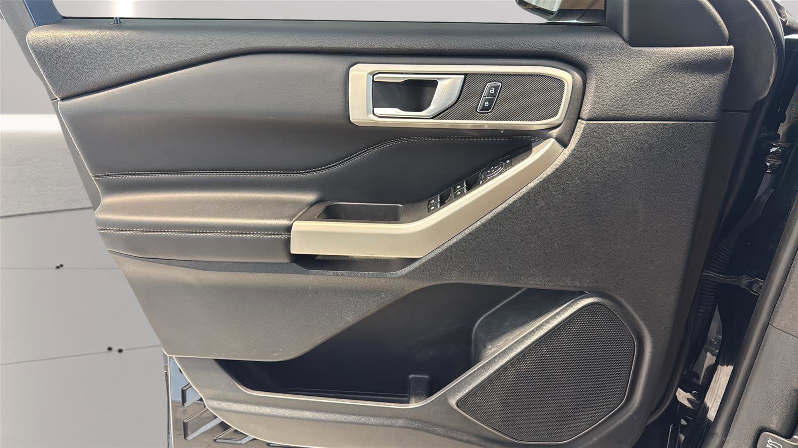 Used 2023 Ford Explorer XLT image 20