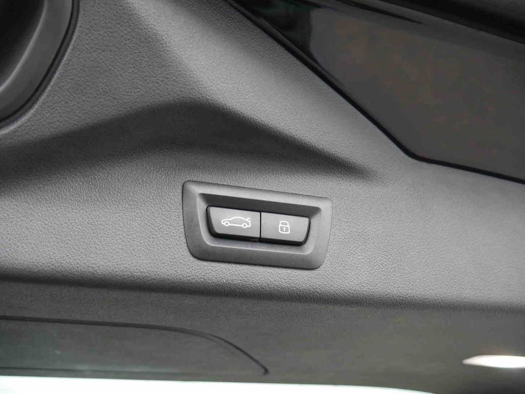 Used 2024 BMW X7 xDrive40i image 12