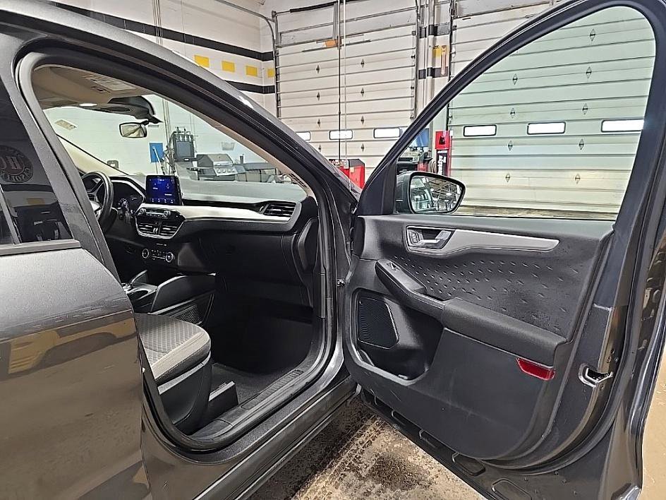 Used 2020 Ford Escape SE image 34