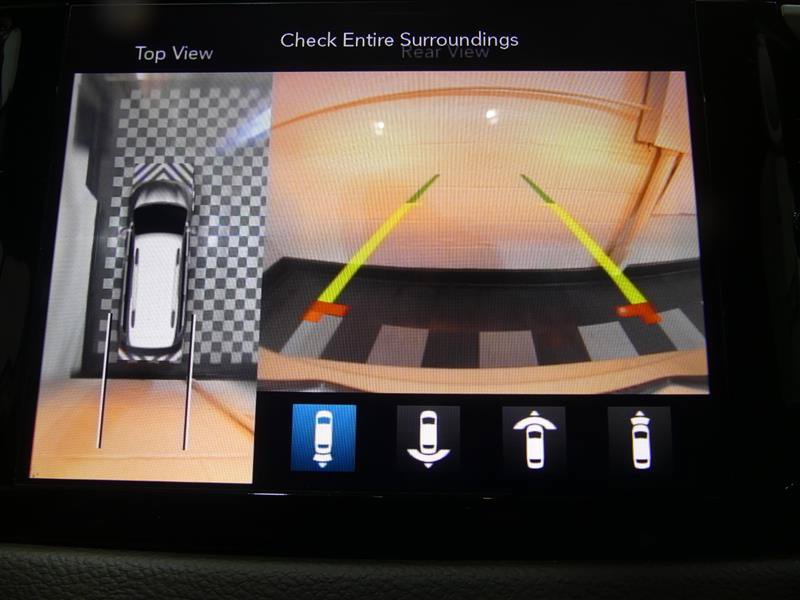 Used 2020 Chrysler Pacifica Touring-L w/ Tire & Wheel Group FWD image 13