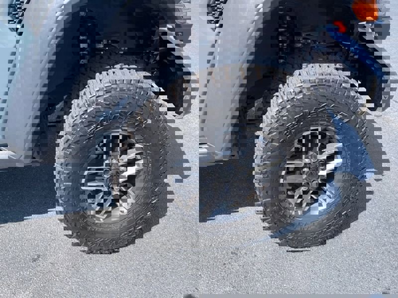 Used 2024 Jeep Gladiator Mojave w/ Technology Group image 18