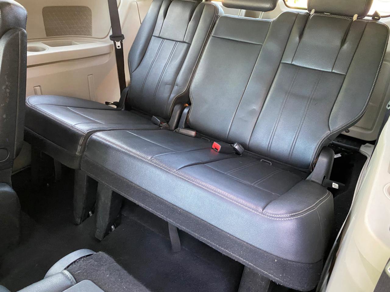Used 2016 Chrysler Town & Country Touring FWD image 42